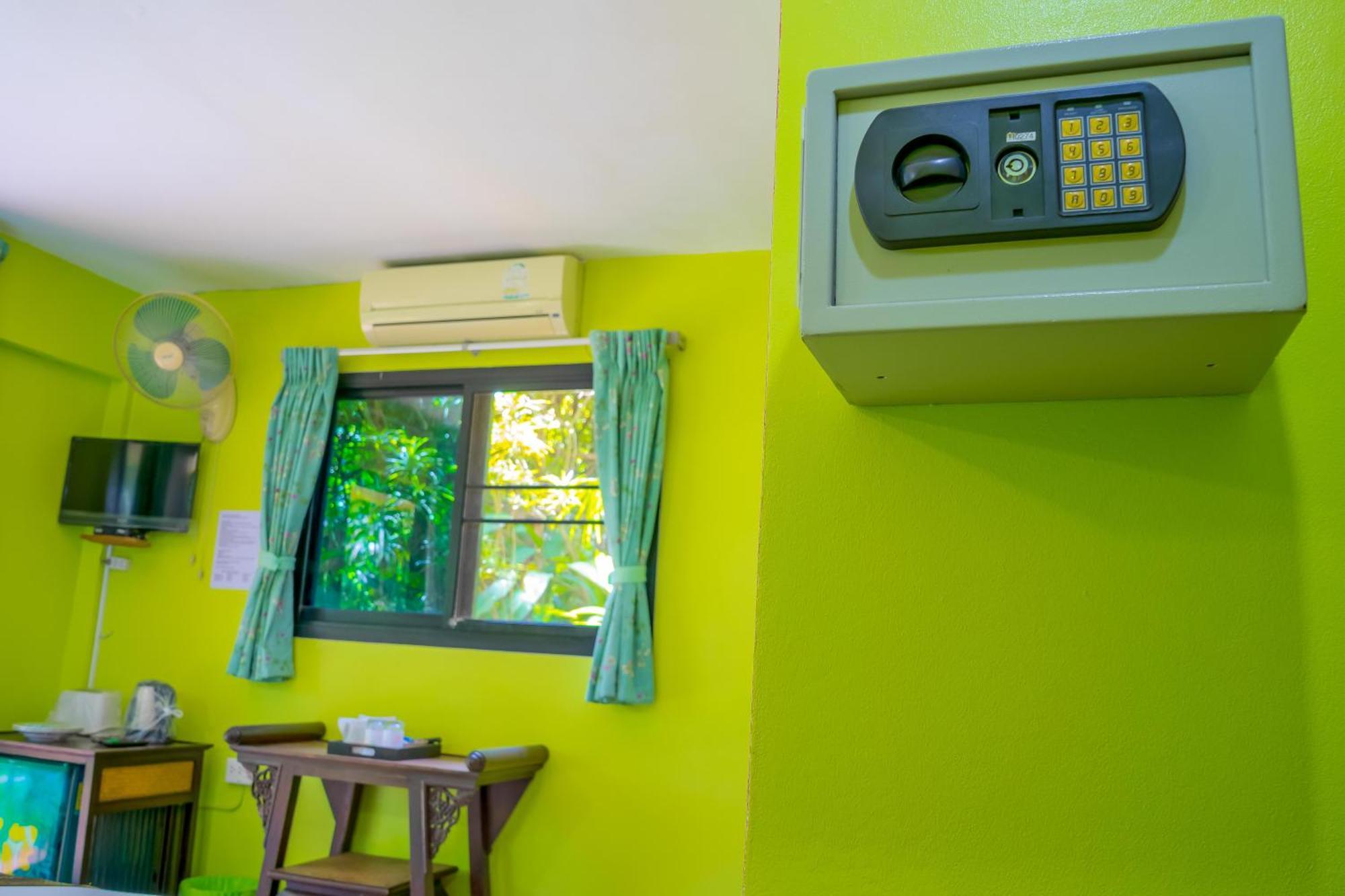 Chez Charly Bungalow Nai Yang Beach Екстериор снимка